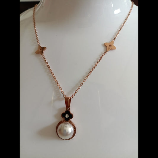 Chain Pendant with White Pearl