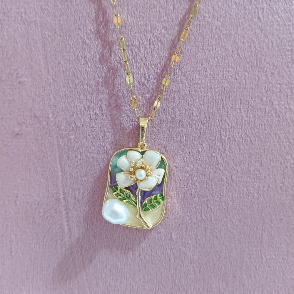 Chain Pendant with Flower Design
