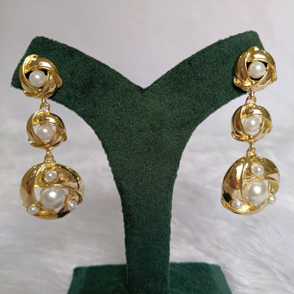 Earrings with Golden Finish & Pearls