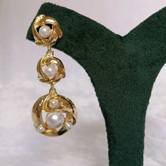 Earrings with Golden Finish & Pearls