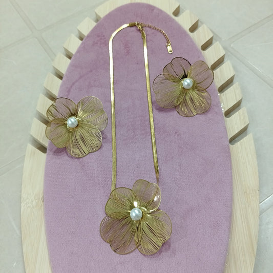 Anti Tarnish Necklace with Earrings (Light Weight)