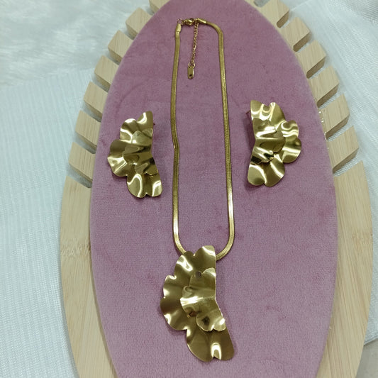 Anti Tarnish Necklace with Earrings (Light Weight)