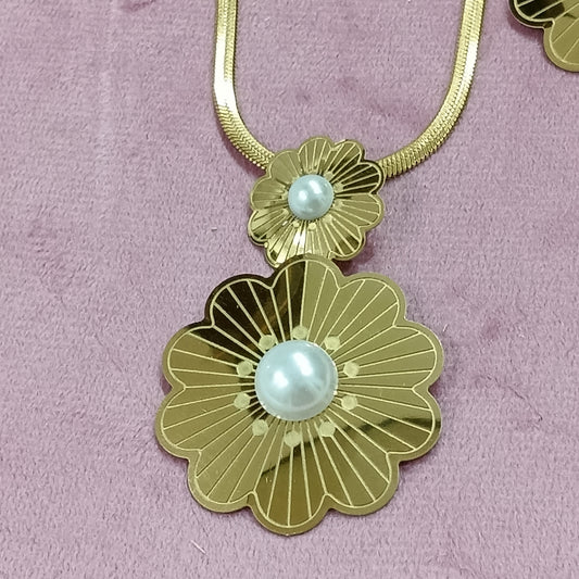Anti Tarnish Necklace with Earrings (Light Weight)