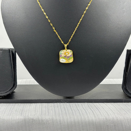 Chain Pendant with Flower Design
