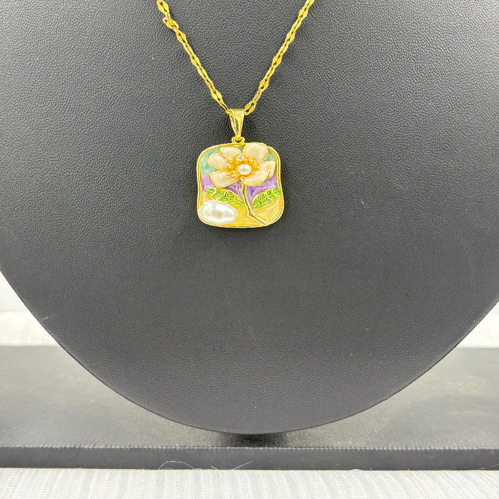 Chain Pendant with Flower Design