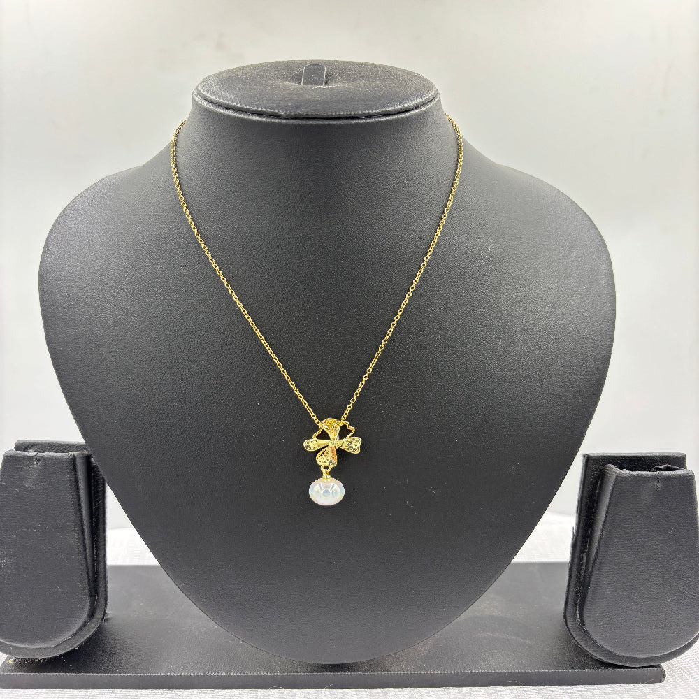 Chain Pendant with Pearl