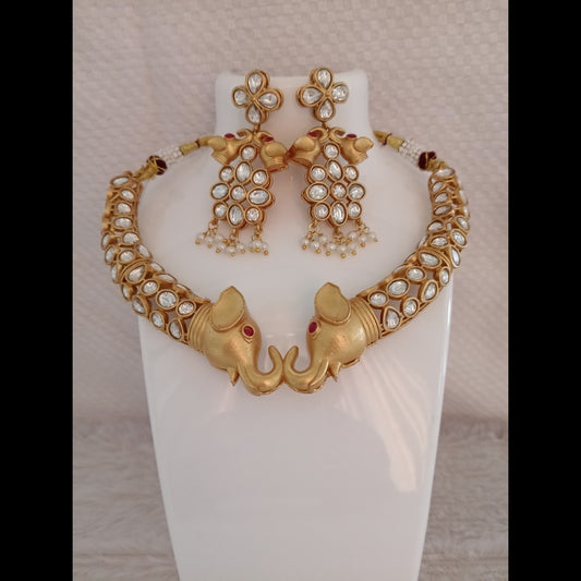 Short Choker