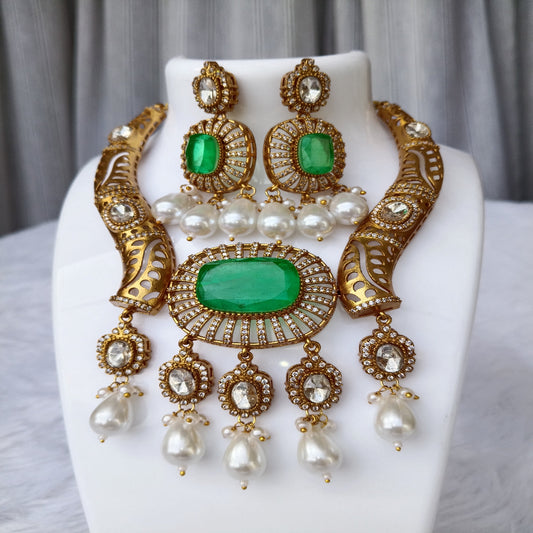 Short Necklace Set with Green Stones