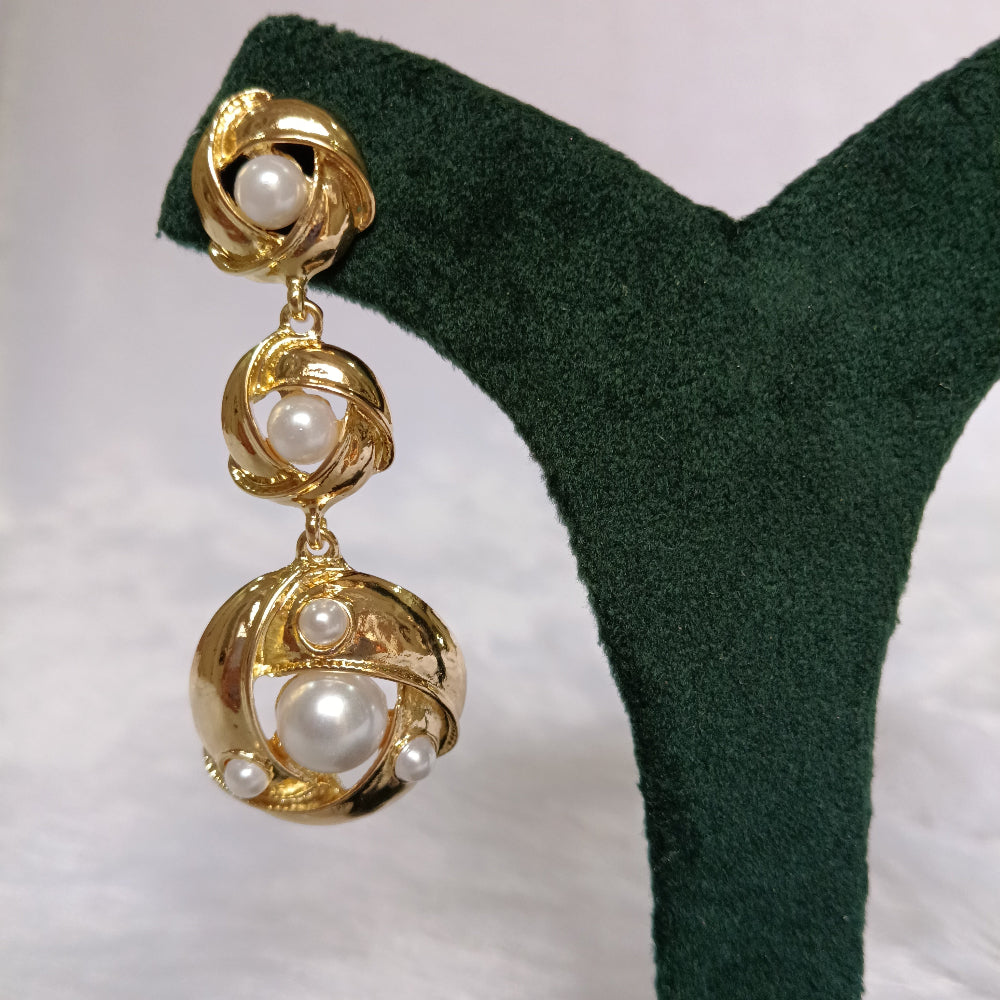 Earrings with Golden Finish & Pearls