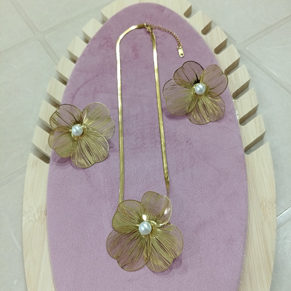 Anti Tarnish Necklace with Earrings (Light Weight)