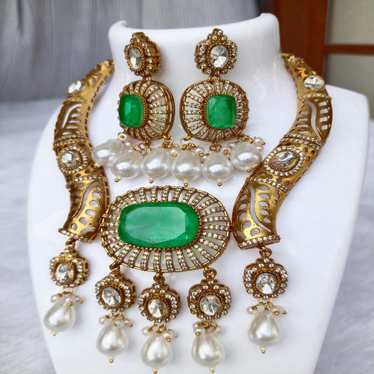 Short Necklace Set with Green Stones
