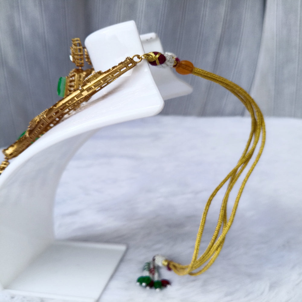 Short Necklace Set with Green Stones